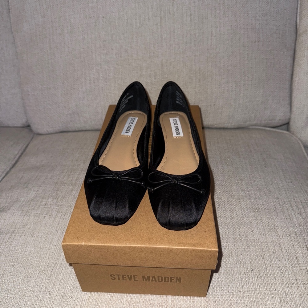 Steve Madden Black Satin Flats
